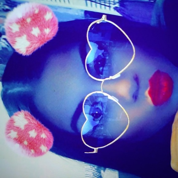 Meet your Posher, Iris - Picture 1 of 1